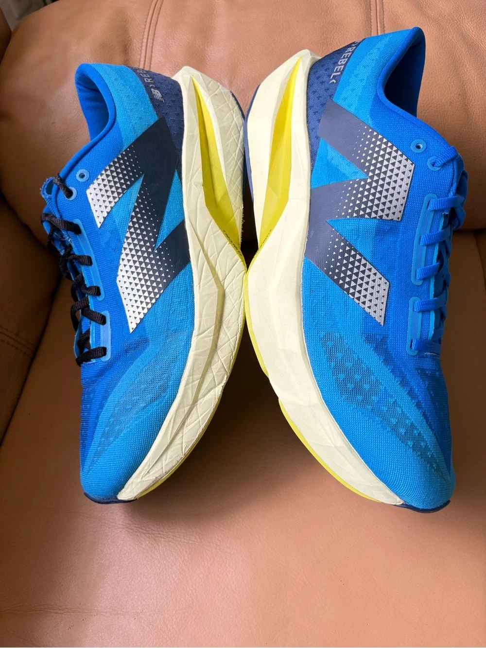 New Balance Fuelcell Rebel V4